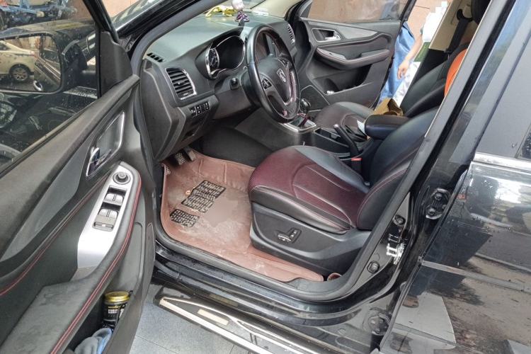 Used Baojun 560 2015 1.8L manual luxury version Driver Seat