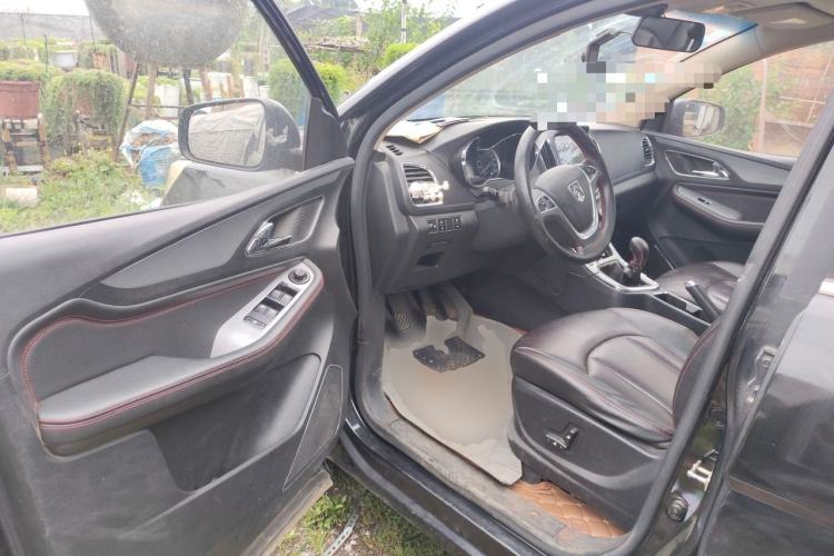 Used Baojun 560 2015 1.8L manual luxury version Driver Seat