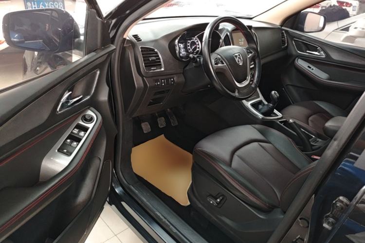 Used Baojun 560 2015 1.8L manual luxury version Driver Seat