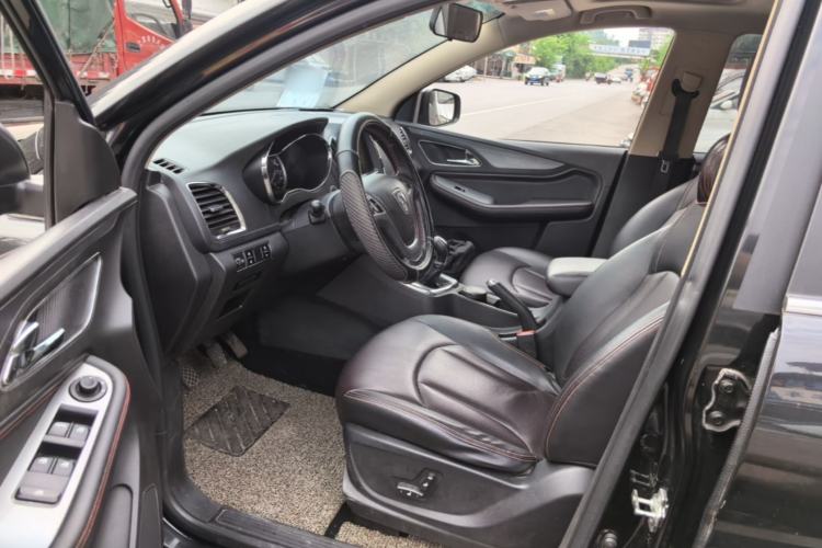 Used Baojun 560 2015 1.8L manual luxury version Driver Seat