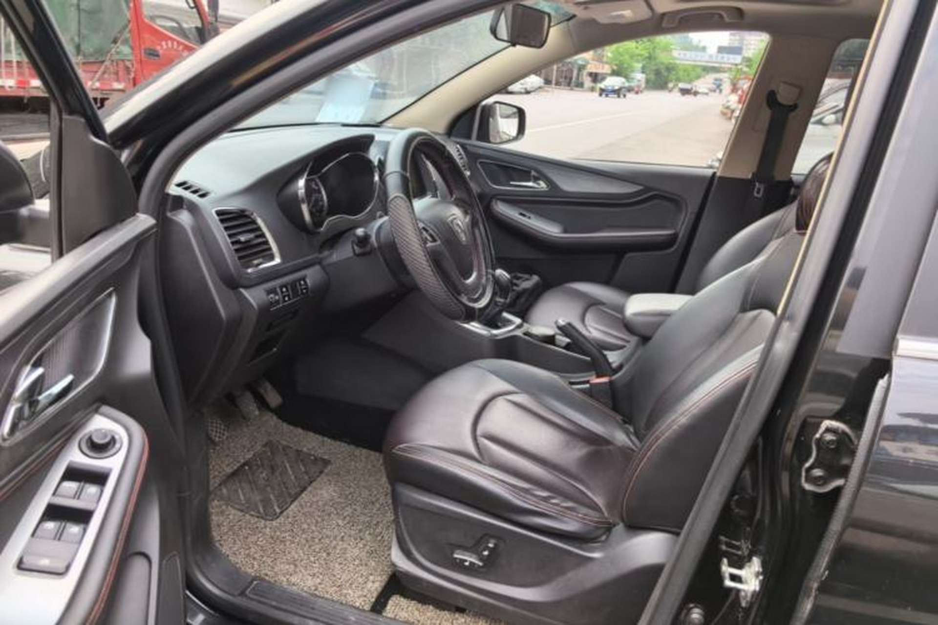 Used Baojun 560 2015 1.8L manual luxury version Driver Seat