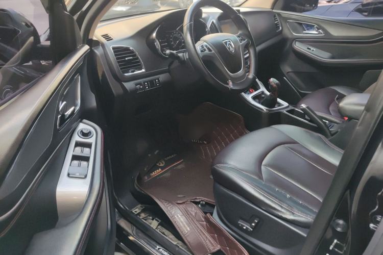 Used Baojun 560 2015 1.8L manual luxury version Driver Seat