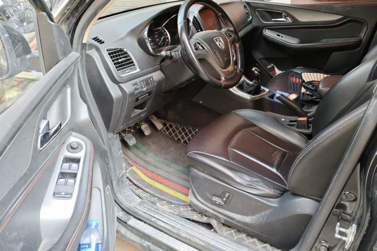 Used Baojun 560 2015 1.8L manual luxury version Driver Seat