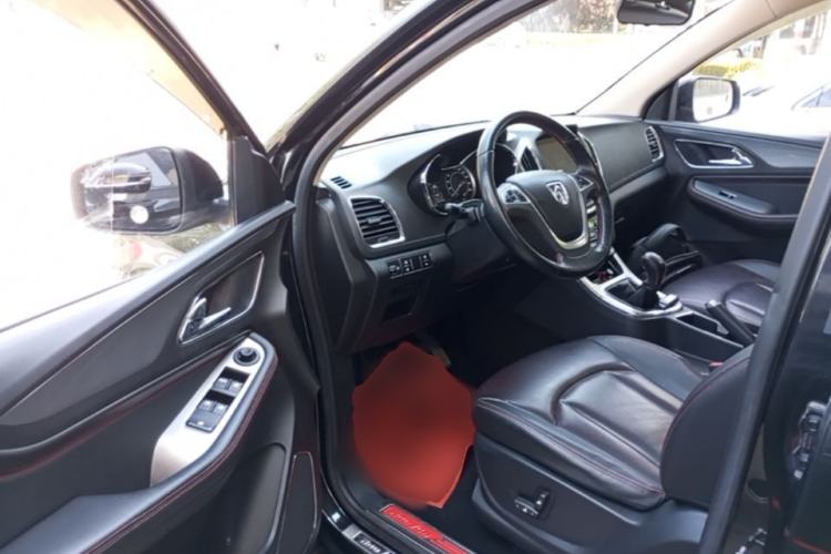 Used Baojun 560 2015 1.8L manual luxury version Driver Seat