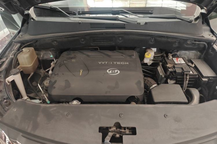 Used Baojun 560 2015 1.8L manual luxury version Engine Bay