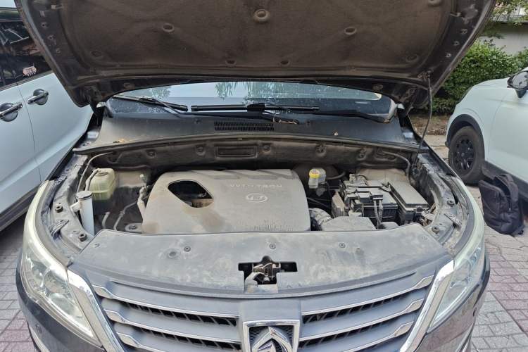 Used Baojun 560 2015 1.8L manual luxury version Engine Bay