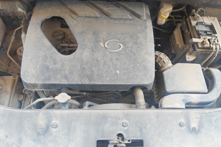 Used Baojun 560 2015 1.8L manual luxury version Engine Bay