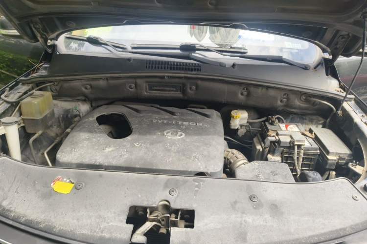 Used Baojun 560 2015 1.8L manual luxury version Engine Bay