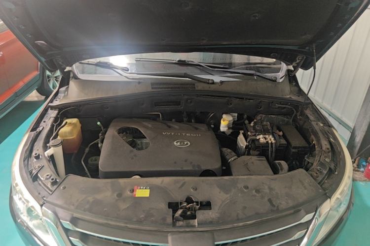 Used Baojun 560 2015 1.8L Manual Elite Edition Engine Bay