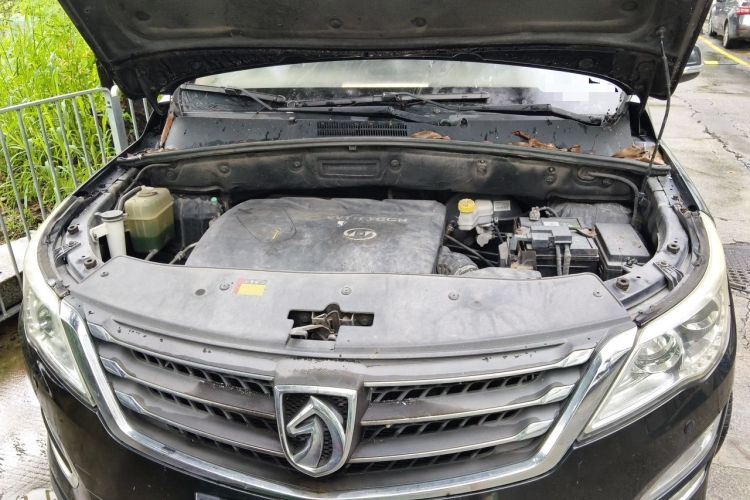 Used Baojun 560 2015 1.8L manual luxury version Engine Bay
