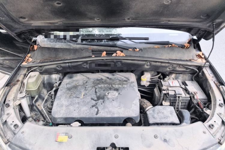 Used Baojun 560 2015 1.8L manual luxury version Engine Bay