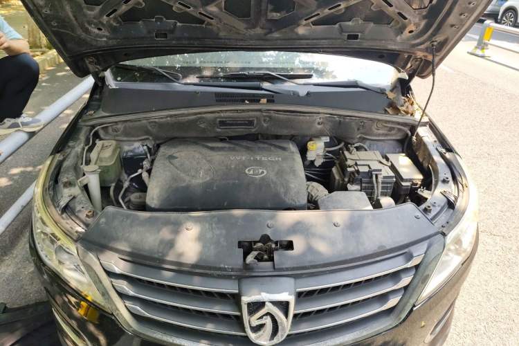 Used Baojun 560 2015 1.8L Manual Elite Edition Engine Bay