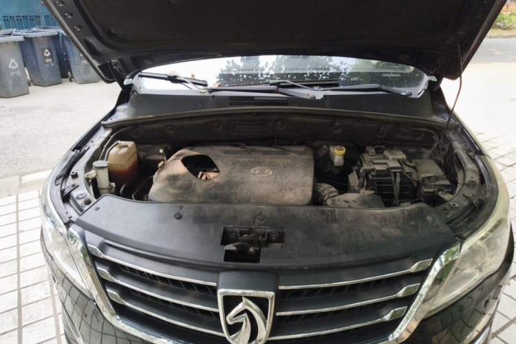 Used Baojun 560 2015 1.8L manual luxury version Engine Bay