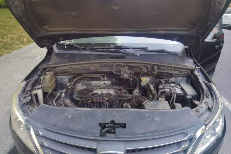 Used Baojun 560 2015 1.8L manual Comfort trim level Engine Bay