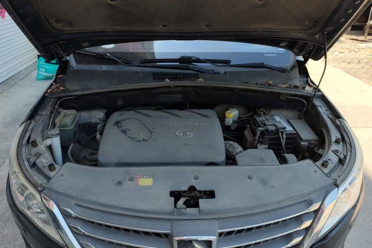 Used Baojun 560 2015 1.8L manual luxury version Engine Bay