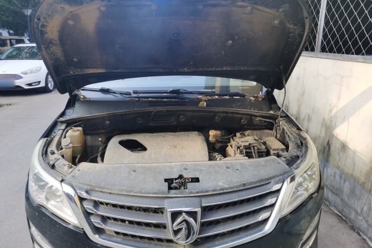 Used Baojun 560 2015 1.8L manual Comfort trim level Engine Bay