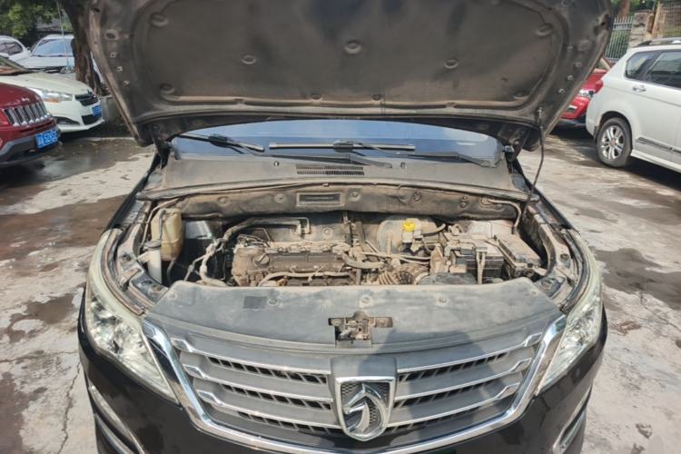 Used Baojun 560 2015 1.8L manual Comfort trim level Engine Bay