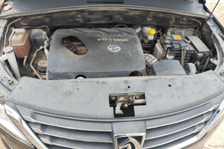 Used Baojun 560 2015 1.8L manual luxury version Engine Bay