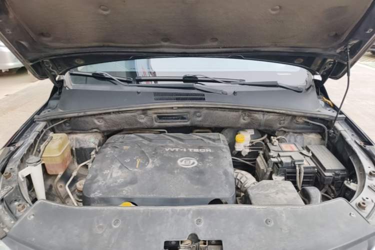 Used Baojun 560 2015 1.8L manual luxury version Engine Bay