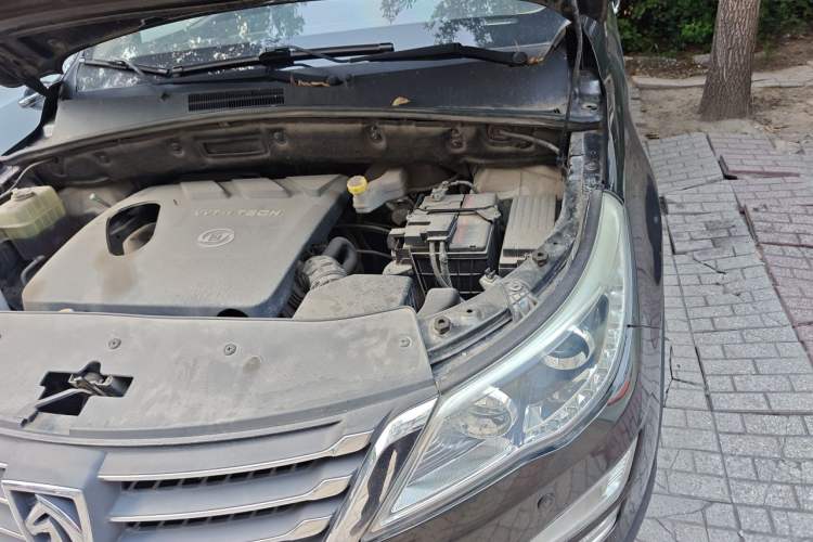Used Baojun 560 2015 1.8L manual luxury version Engine Bay Left
