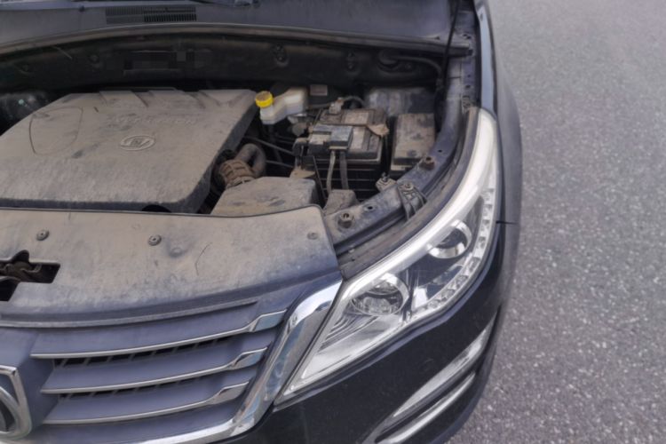 Used Baojun 560 2015 1.8L manual luxury version Engine Bay Left