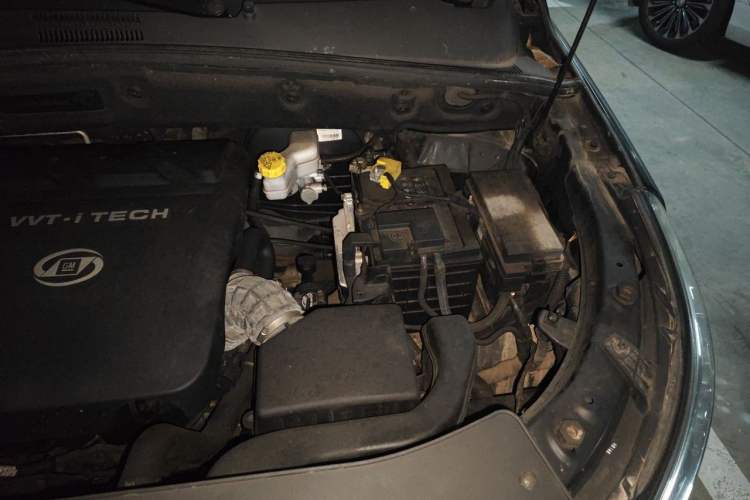 Used Baojun 560 2015 1.8L manual luxury version Engine Bay Left