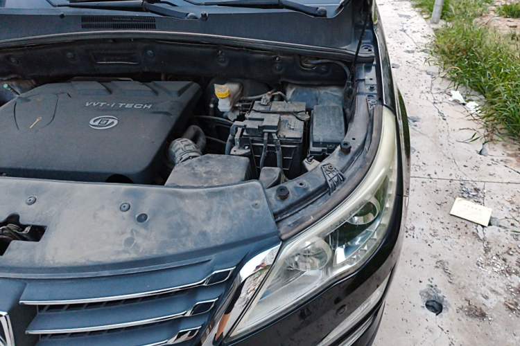 Used Baojun 560 2015 1.8L manual luxury version Engine Bay Left
