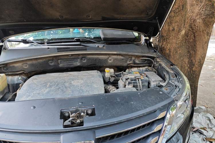 Used Baojun 560 2015 1.8L manual luxury version Engine Bay Left