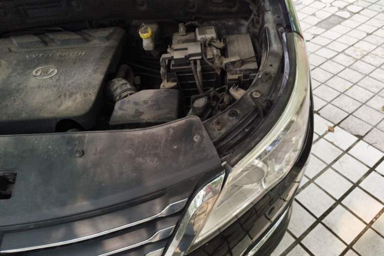 Used Baojun 560 2015 1.8L manual luxury version Engine Bay Left
