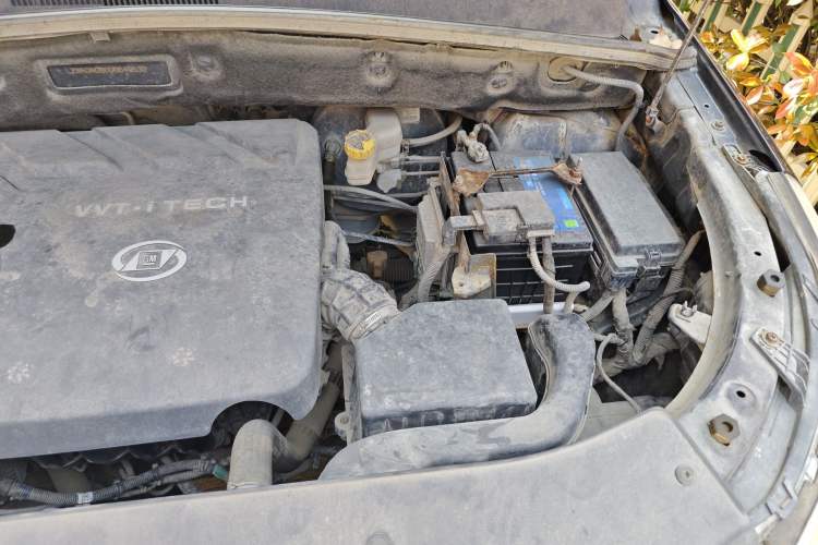 Used Baojun 560 2015 1.8L Manual Elite Edition Engine Bay Left