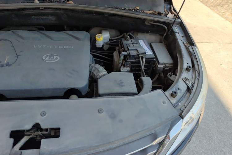 Used Baojun 560 2015 1.8L manual luxury version Engine Bay Left