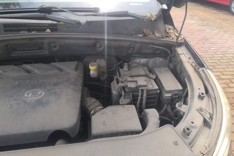 Used Baojun 560 2015 1.8L manual luxury version Engine Bay Left