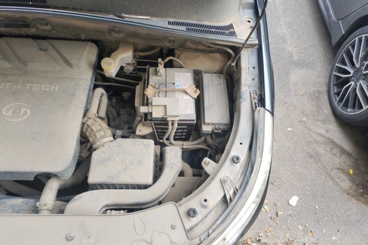 Used Baojun 560 2015 1.8L Manual Elite Edition Engine Bay Left