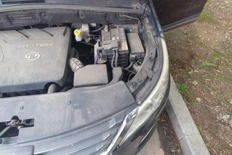 Used Baojun 560 2015 1.8L manual luxury version Engine Bay Left