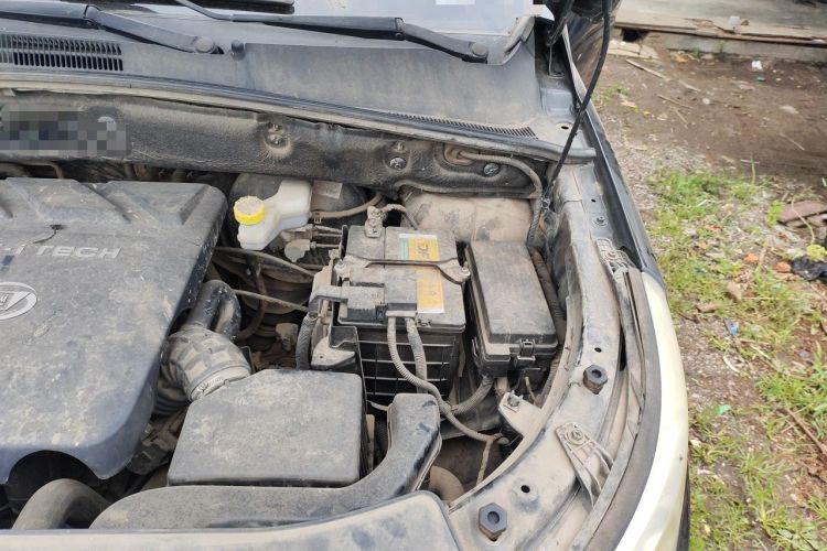 Used Baojun 560 2015 1.8L manual luxury version Engine Bay Left