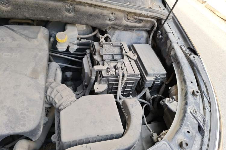 Used Baojun 560 2015 1.8L manual luxury version Engine Bay Left