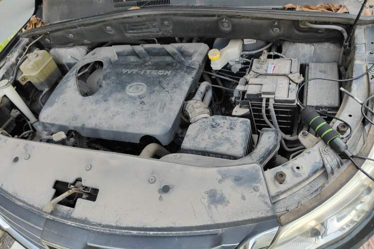 Used Baojun 560 2015 1.8L Manual Elite Edition Engine Bay Left