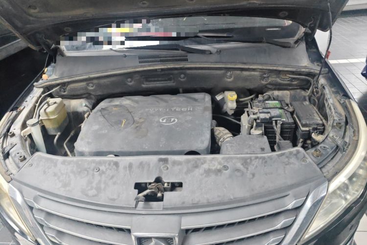 Used Baojun 560 2015 1.8L manual luxury version Engine Bay