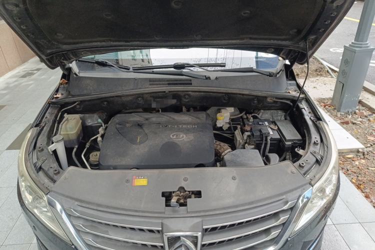 Used Baojun 560 2015 1.8L manual luxury version Engine Bay