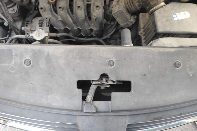 Used Baojun 560 2015 1.8L manual Comfort trim level Engine Bay