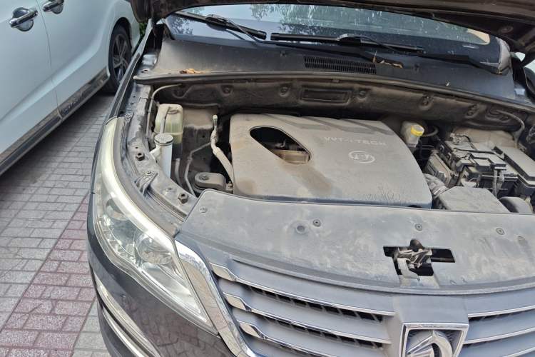 Used Baojun 560 2015 1.8L manual luxury version Engine Bay Right