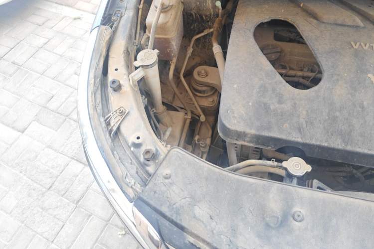 Used Baojun 560 2015 1.8L manual luxury version Engine Bay Right