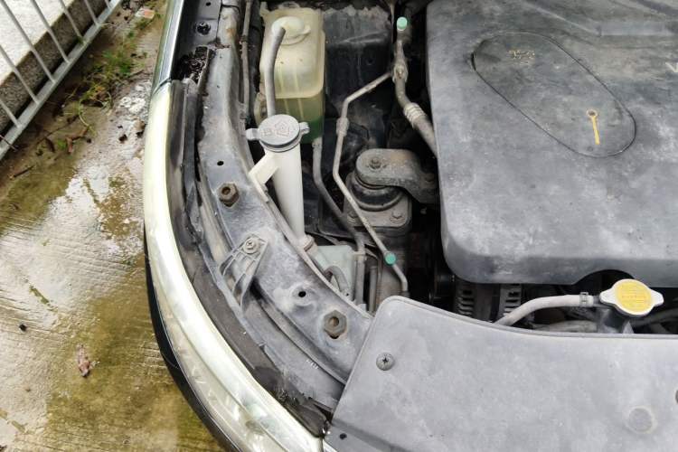 Used Baojun 560 2015 1.8L manual luxury version Engine Bay Right