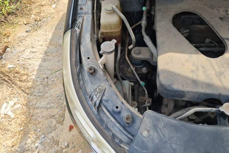 Used Baojun 560 2015 1.8L manual luxury version Engine Bay Right