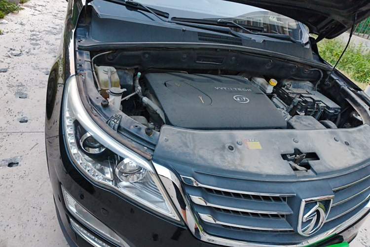 Used Baojun 560 2015 1.8L manual luxury version Engine Bay Right