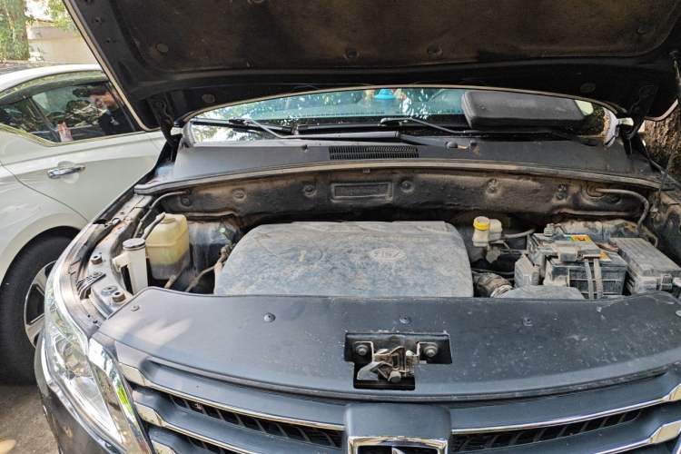 Used Baojun 560 2015 1.8L manual luxury version Engine Bay Right