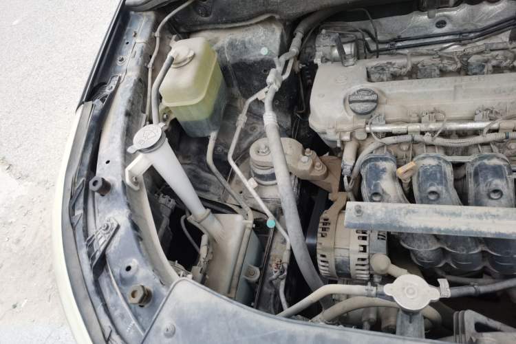 Used Baojun 560 2015 1.8L manual luxury version Engine Bay Right