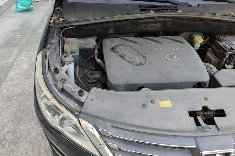 Used Baojun 560 2015 1.8L manual luxury version Engine Bay Right