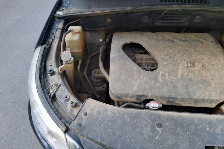 Used Baojun 560 2015 1.8L manual Comfort trim level Engine Bay Right