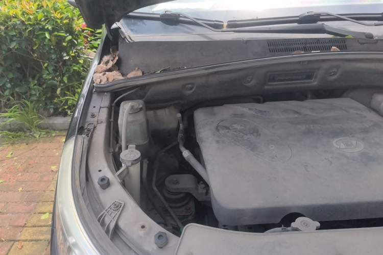 Used Baojun 560 2015 1.8L manual luxury version Engine Bay Right